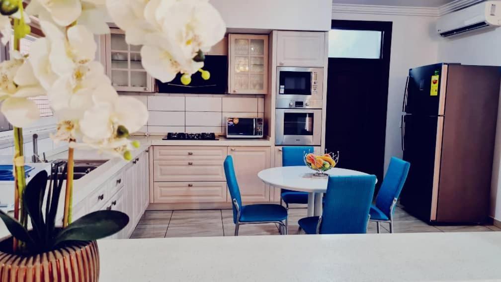 Bertha'S Court D-Plus Apartments Dzorwulu 외부 사진