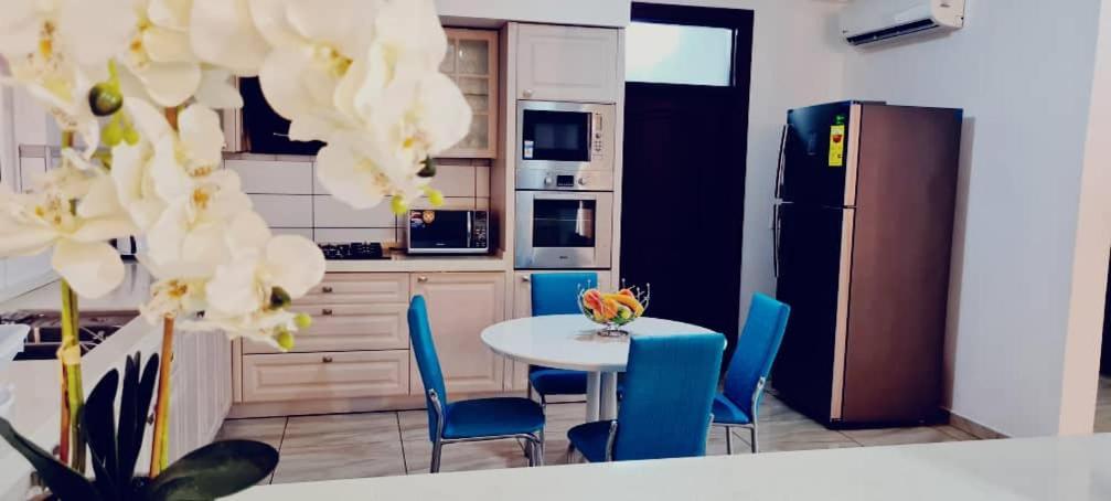 Bertha'S Court D-Plus Apartments Dzorwulu 외부 사진